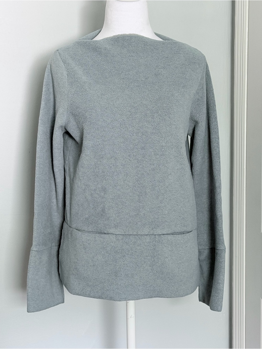 Banana Republic Slate Blue
Fleece Pullover Sweatshirt
Women's Size S